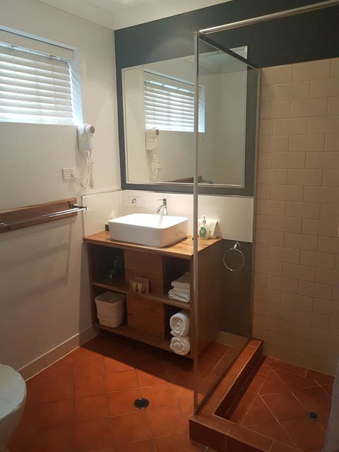 Adamsons Riverside Accommodation - Kawana Tourism 2