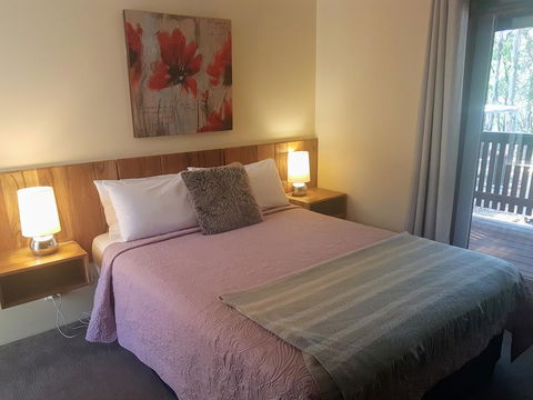 Adamsons Riverside Accommodation - Kawana Tourism 14