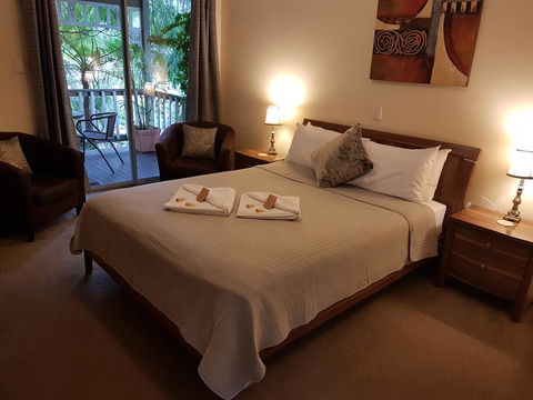 Adamsons Riverside Accommodation - Kawana Tourism 33