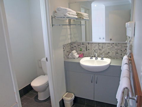 Adamsons Riverside Accommodation - Kawana Tourism 28