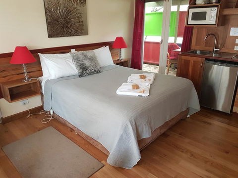 Adamsons Riverside Accommodation - Kawana Tourism 30