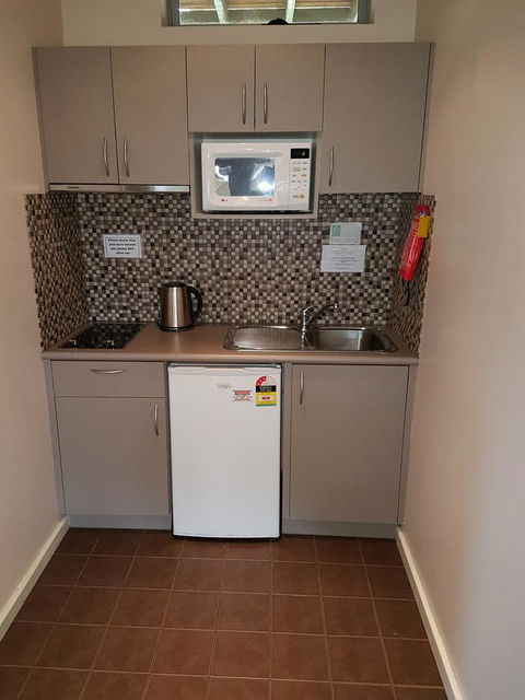 Adamsons Riverside Accommodation - Kawana Tourism 37