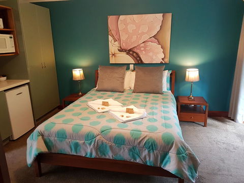 Adamsons Riverside Accommodation - Kawana Tourism 29