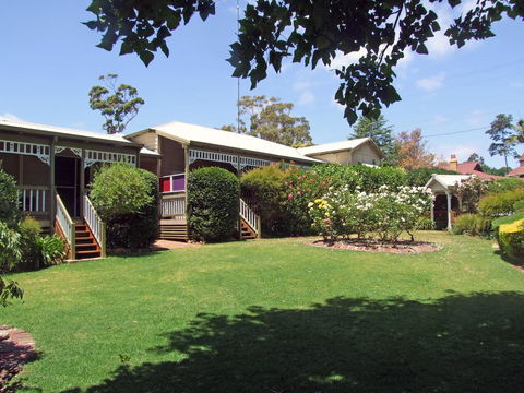 Adamsons Riverside Accommodation - Kawana Tourism 0