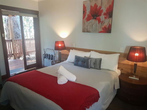 Adamsons Riverside Accommodation - Kawana Tourism 9