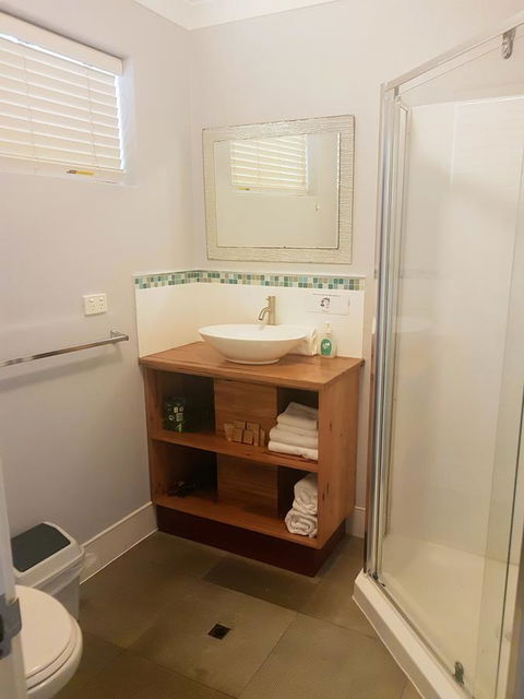 Adamsons Riverside Accommodation - Kawana Tourism 12