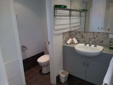 Adamsons Riverside Accommodation - Kawana Tourism 27