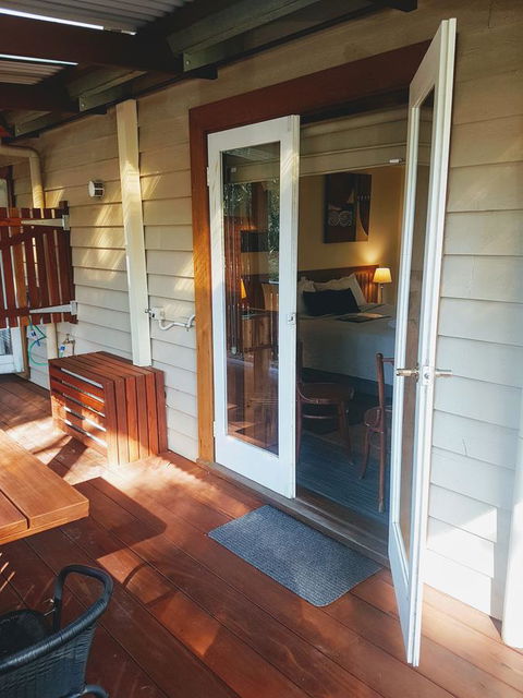 Adamsons Riverside Accommodation - Kawana Tourism 21