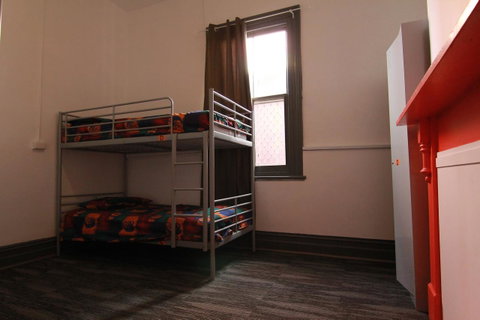 Haus Accommodation - Kawana Tourism 24
