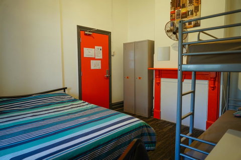 Haus Accommodation - Kawana Tourism 14