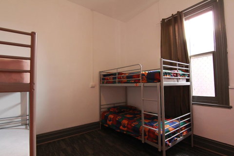 Haus Accommodation - Kawana Tourism 25