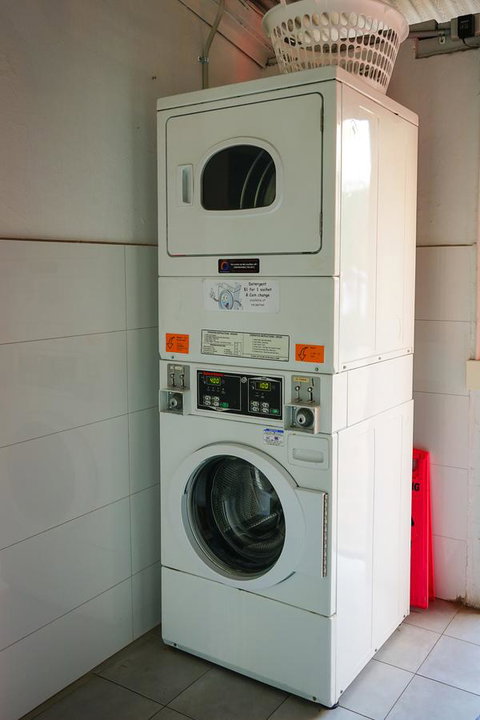Haus Accommodation - Kawana Tourism 7