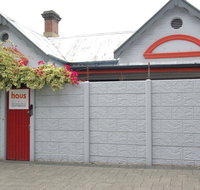 Haus Accommodation - Kawana Tourism