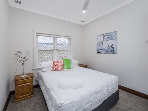 Luxury Federation Style Home - Sleeps 10 - Kawana Tourism 12