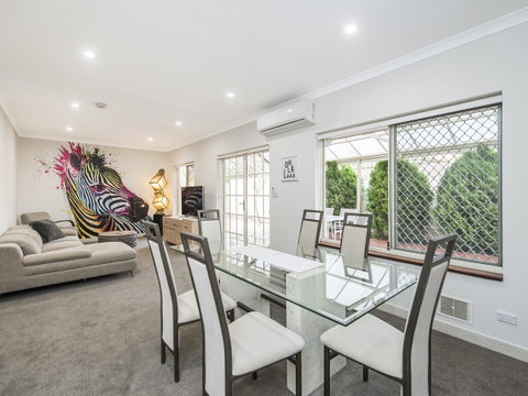 Luxury Federation Style Home - Sleeps 10 - Kawana Tourism 0