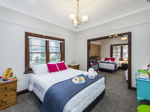 Luxury Federation Style Home - Sleeps 10 - Kawana Tourism 8