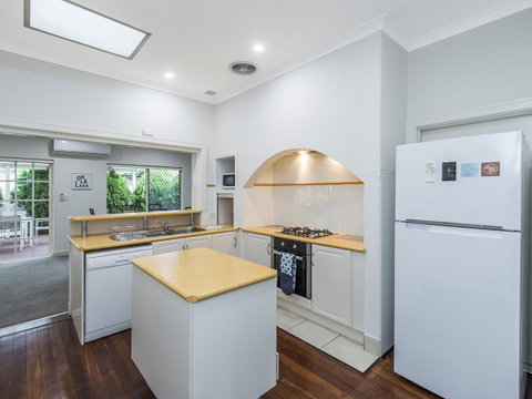 Luxury Federation Style Home - Sleeps 10 - Kawana Tourism 6