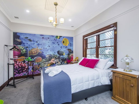 Luxury Federation Style Home - Sleeps 10 - Kawana Tourism 10