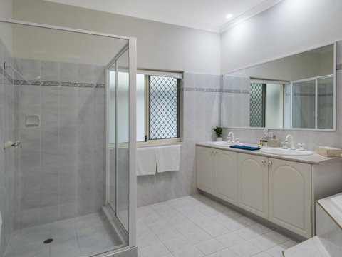 Luxury Federation Style Home - Sleeps 10 - Kawana Tourism 13