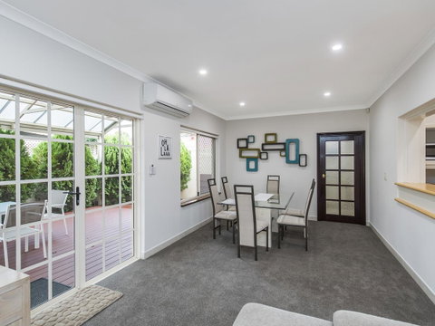 Luxury Federation Style Home - Sleeps 10 - Kawana Tourism 2