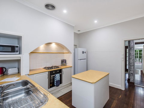 Luxury Federation Style Home - Sleeps 10 - Kawana Tourism 4