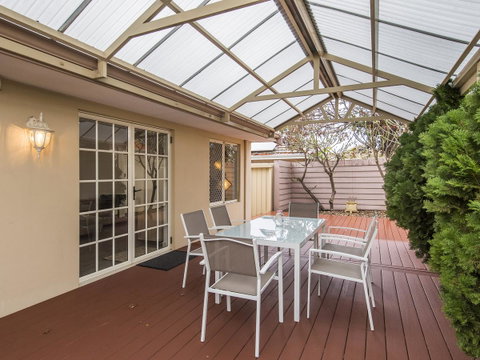 Luxury Federation Style Home - Sleeps 10 - Kawana Tourism 15
