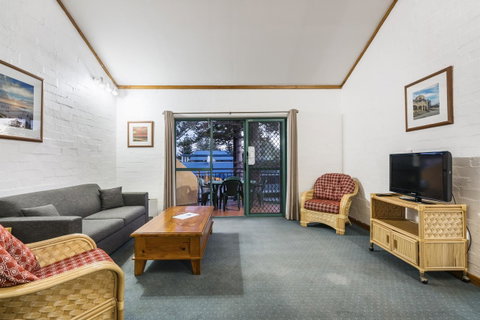 Cottesloe Beach Chalets - Kawana Tourism 33