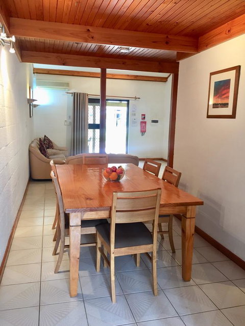 Cottesloe Beach Chalets - Kawana Tourism 17