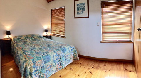 Cottesloe Beach Chalets - Kawana Tourism 7
