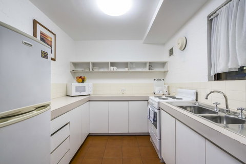Cottesloe Beach Chalets - Kawana Tourism 41