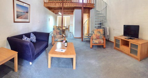 Cottesloe Beach Chalets - Kawana Tourism 20