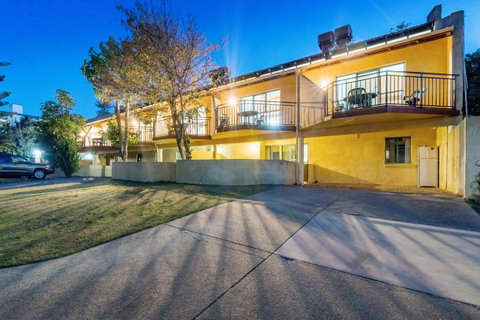 Cottesloe Beach Chalets - Kawana Tourism 2