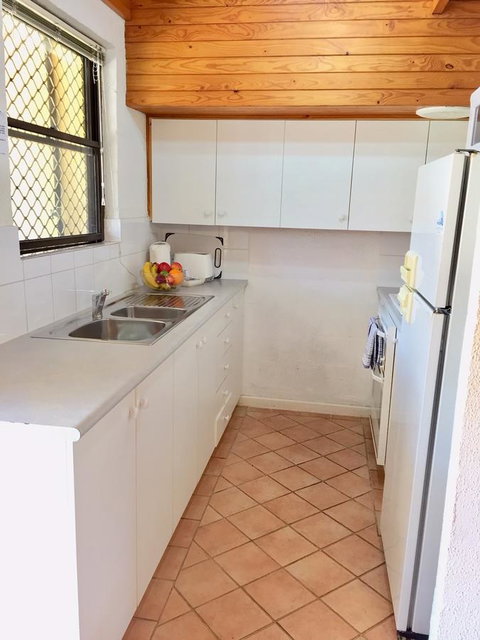 Cottesloe Beach Chalets - Kawana Tourism 44