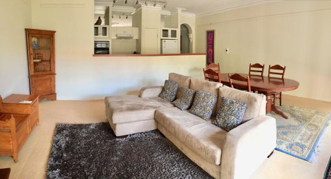 Cottesloe Beach Chalets - Kawana Tourism 24
