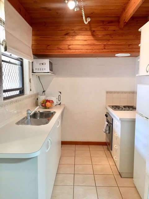 Cottesloe Beach Chalets - Kawana Tourism 23