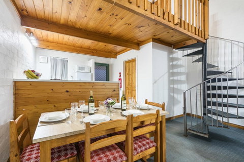 Cottesloe Beach Chalets - Kawana Tourism 29