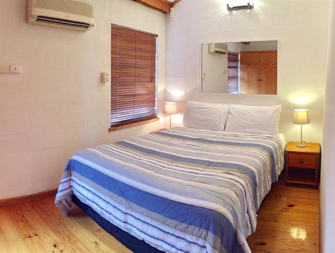 Cottesloe Beach Chalets - Kawana Tourism 16