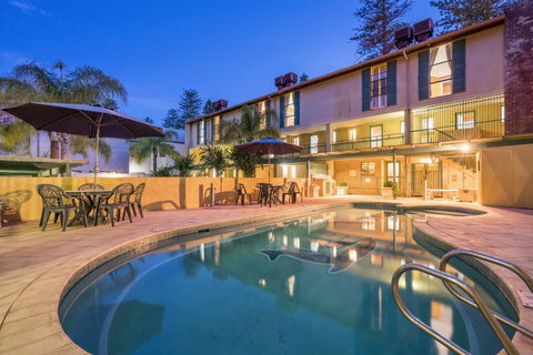 Cottesloe Beach Chalets - Kawana Tourism 0