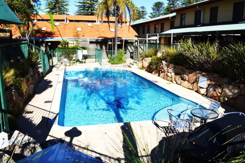Cottesloe Beach Chalets - Kawana Tourism 19
