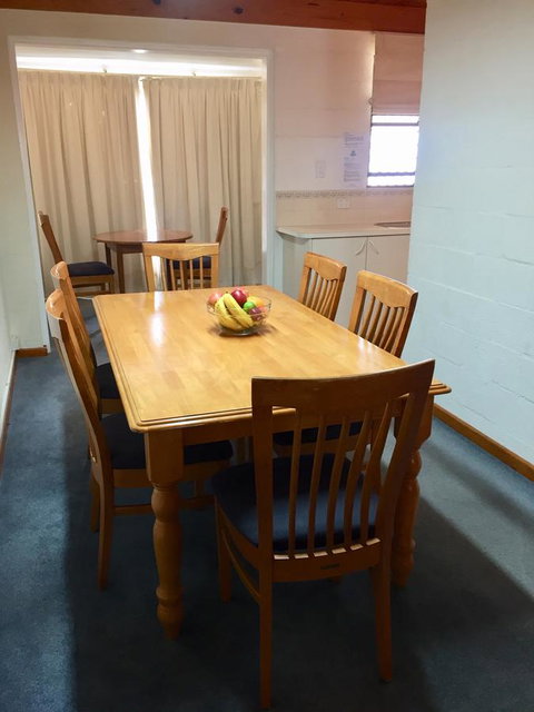 Cottesloe Beach Chalets - Kawana Tourism 22