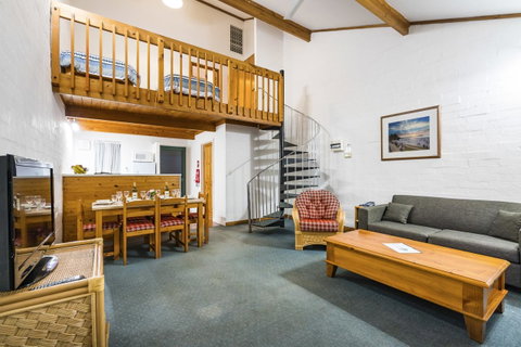 Cottesloe Beach Chalets - Kawana Tourism 32