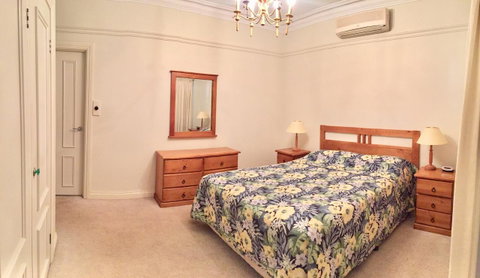 Cottesloe Beach Chalets - Kawana Tourism 5