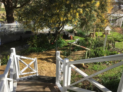 Applegate Lane Chalet - Kawana Tourism 18
