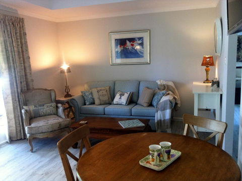 Applegate Lane Chalet - Kawana Tourism 11