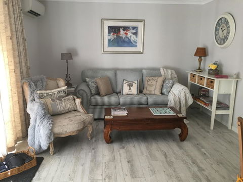 Applegate Lane Chalet - Kawana Tourism 10