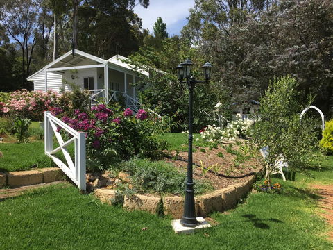 Applegate Lane Chalet - Kawana Tourism 4