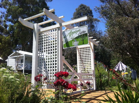 Applegate Lane Chalet - Kawana Tourism 14