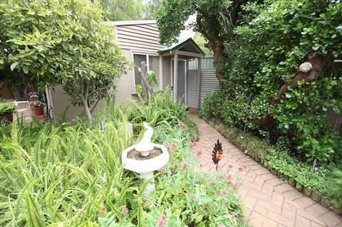 Jacaranda Guest House - Kawana Tourism 29