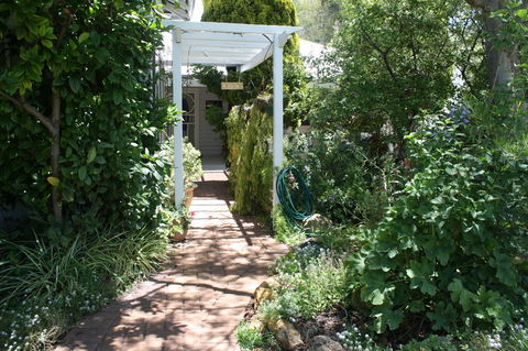 Jacaranda Guest House - Kawana Tourism 39
