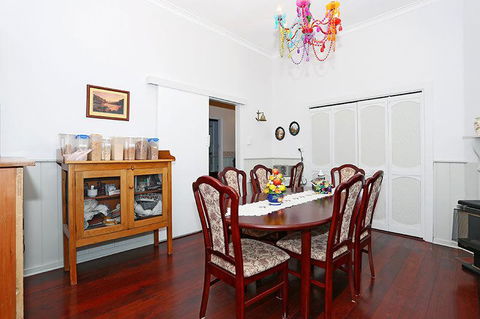 Jacaranda Guest House - Kawana Tourism 44